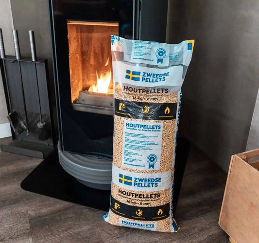 Træpiller foran en pilleovn